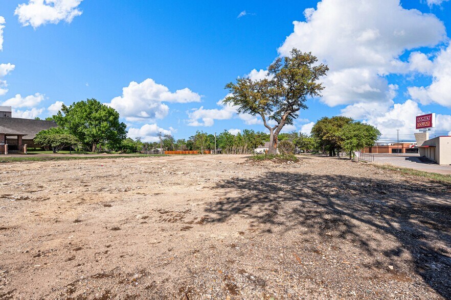 More Photos Of 720 N New Rd, Waco Land For Sale