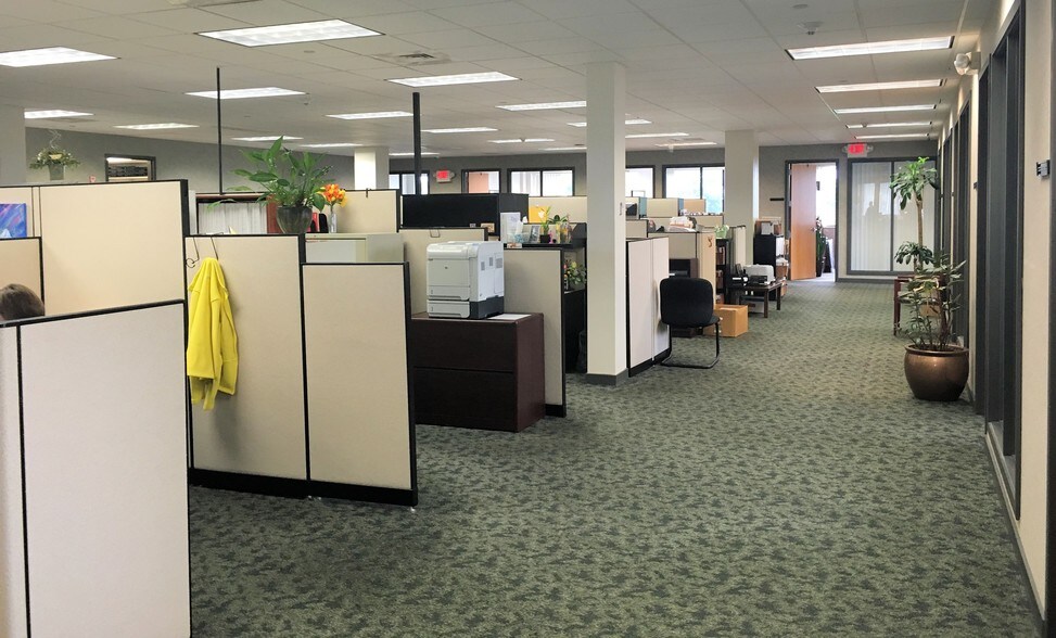 More Photos Of 4550 Lena Dr, Mechanicsburg Office For Lease