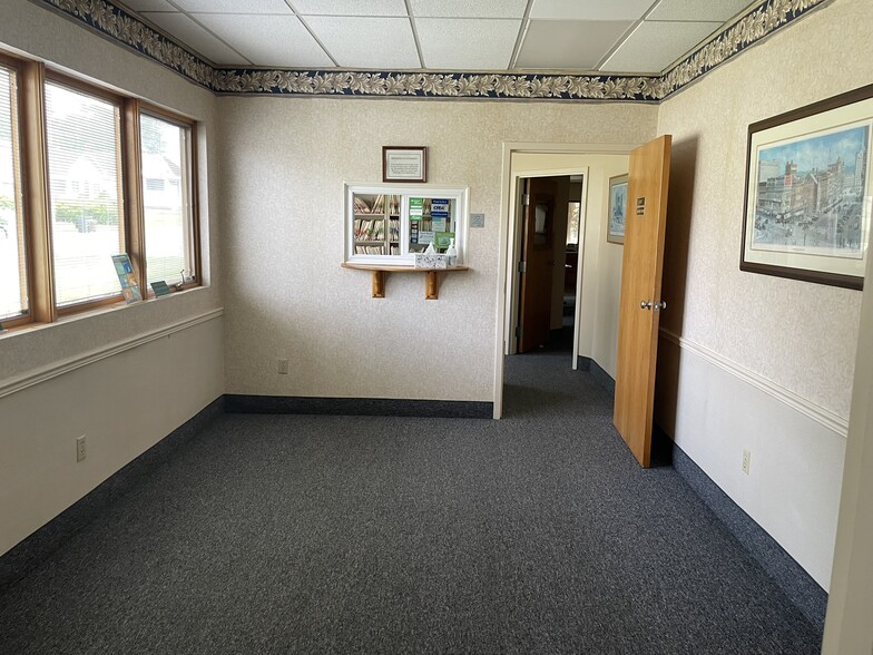 More Photos Of 1735 Central Ave, Albany Office For Sale