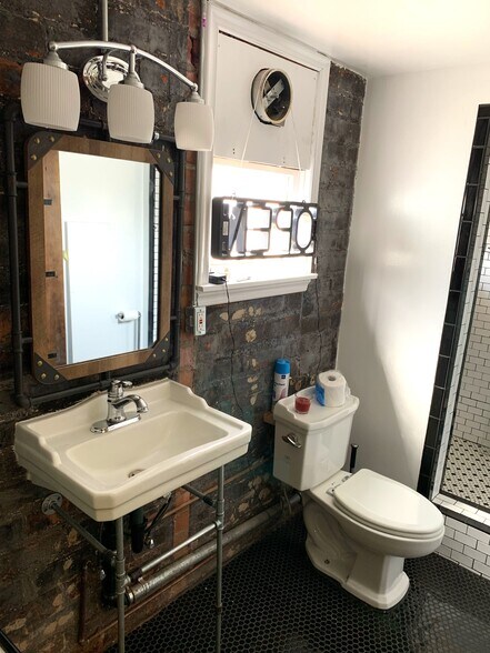 More Photos Of 607 W Whittier Blvd, Montebello Storefront For Sale