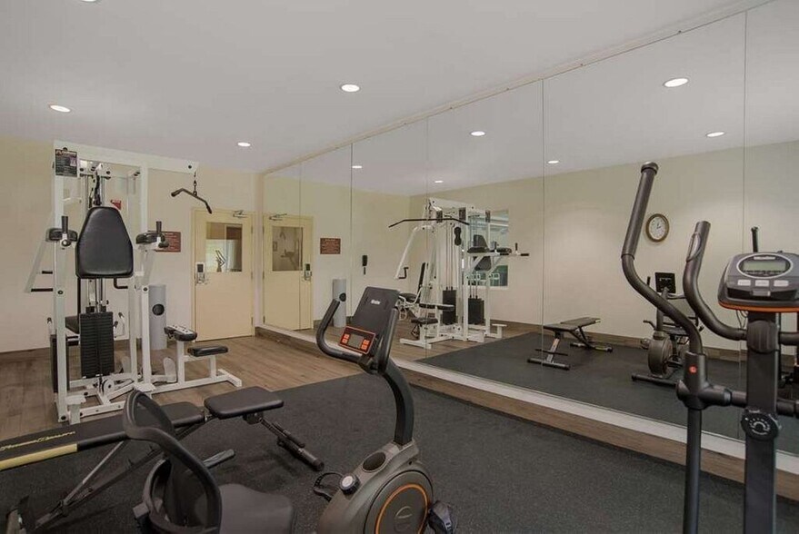 More Photos Of 1435 Doron Dr, Chambersburg Hotel For Sale