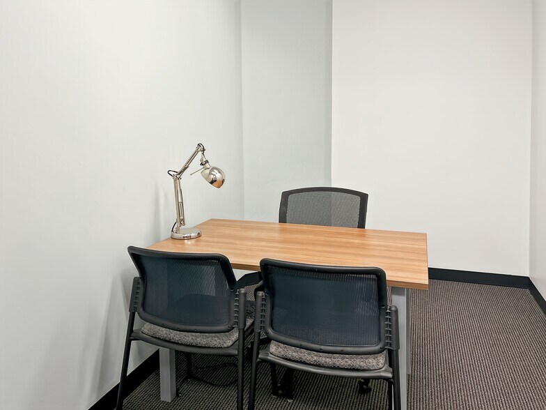 More Photos Of 1111 Boul Dr-Frederik-Philips, Montréal Coworking Space