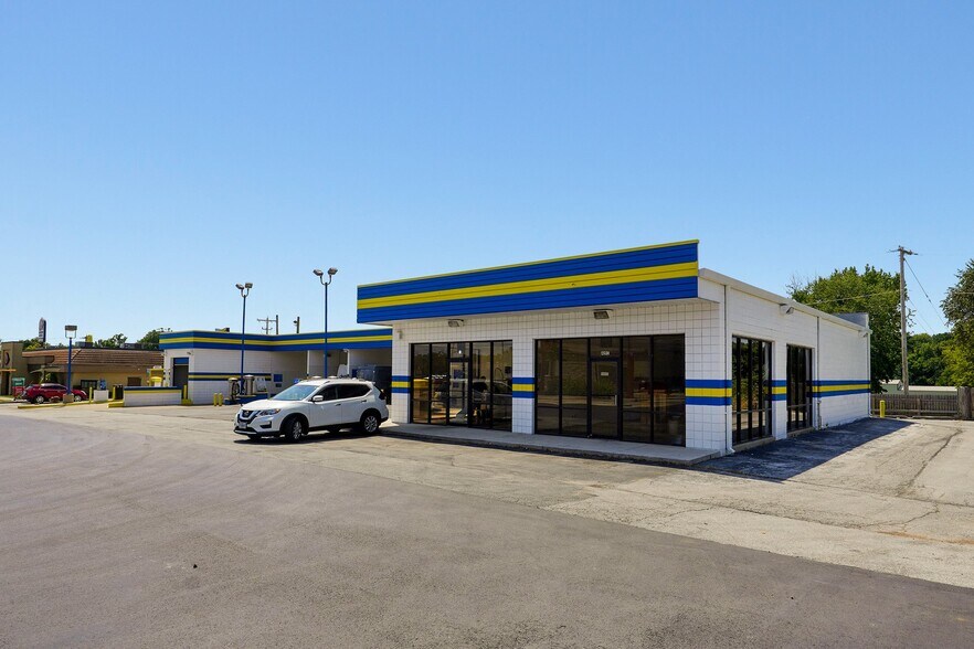 More Photos Of 419 N West Byp, Springfield Carwash For Sale