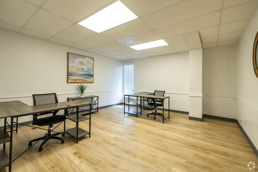More Photos Of 5925 E Dr Martin Luther King Jr Blvd, Tampa Office For Lease
