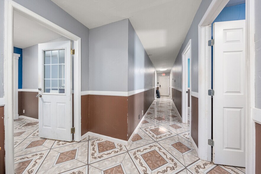 More Photos Of 3715 Bellmead Dr, Bellmead Office For Sale