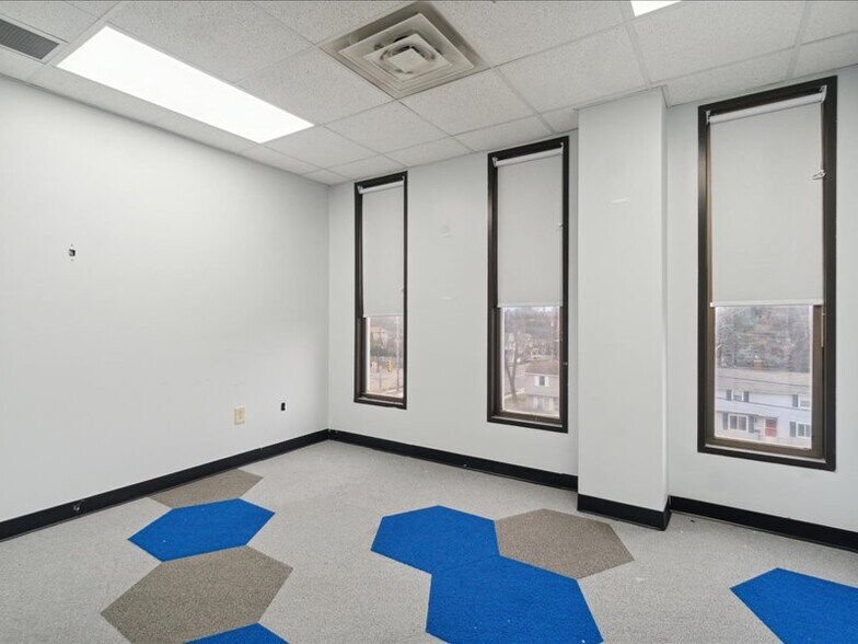 More Photos Of 1100 W Saginaw St, Lansing Medical For Sale