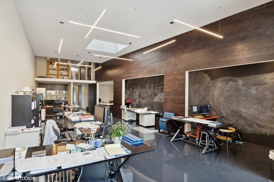 More Photos Of 944 W Huron St, Chicago Office Residential For Lease