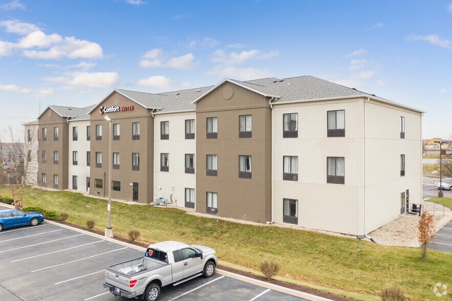 More Photos Of 3302 E Dupont Rd, Fort Wayne Hotel For Sale