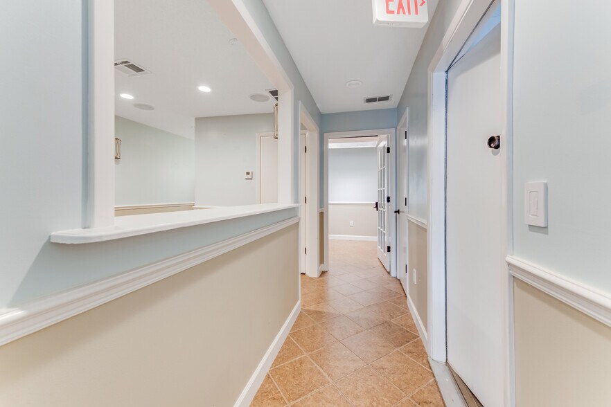 More Photos Of 555 W Granada Blvd, Ormond Beach Loft Creative Space For Sale