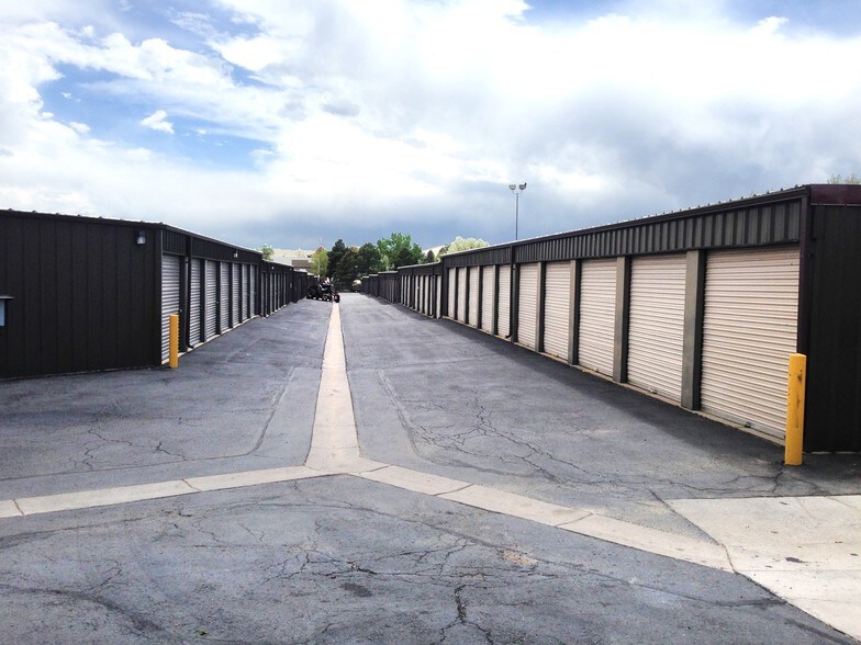 More Photos Of 9910-9940 E Costilla Ave, Englewood Self Storage For Lease