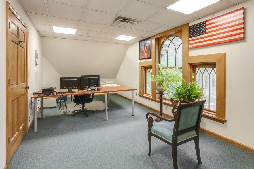 More Photos Of 4588 S Park Ave, Hamburg Office Residential For Sale
