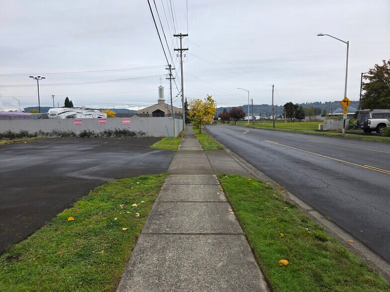 More Photos Of 624 9th Ave, Longview Land For Lease