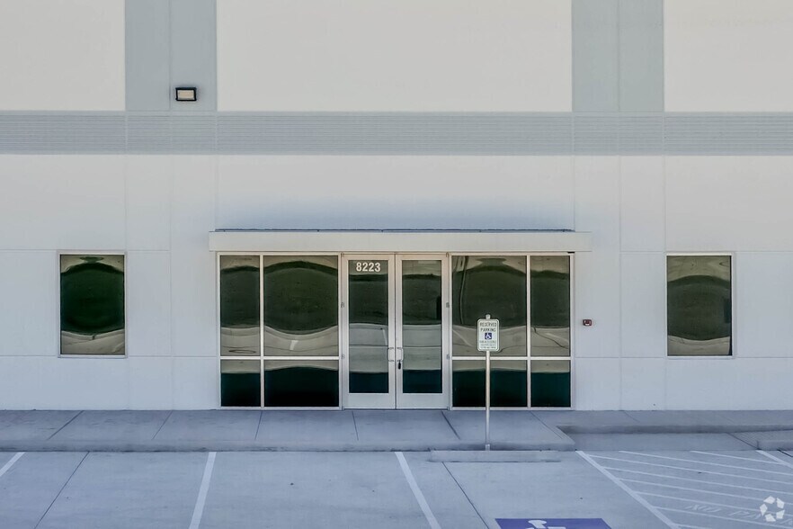 More Photos Of 8223 Parkside Ave, Baytown Warehouse For Lease