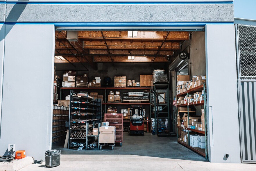 More Photos Of 12175 Dearborn Pl, Poway Warehouse For Lease