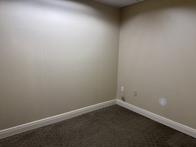 More Photos Of 15255 NW 82nd Ave, Miami Lakes General Retail For Lease