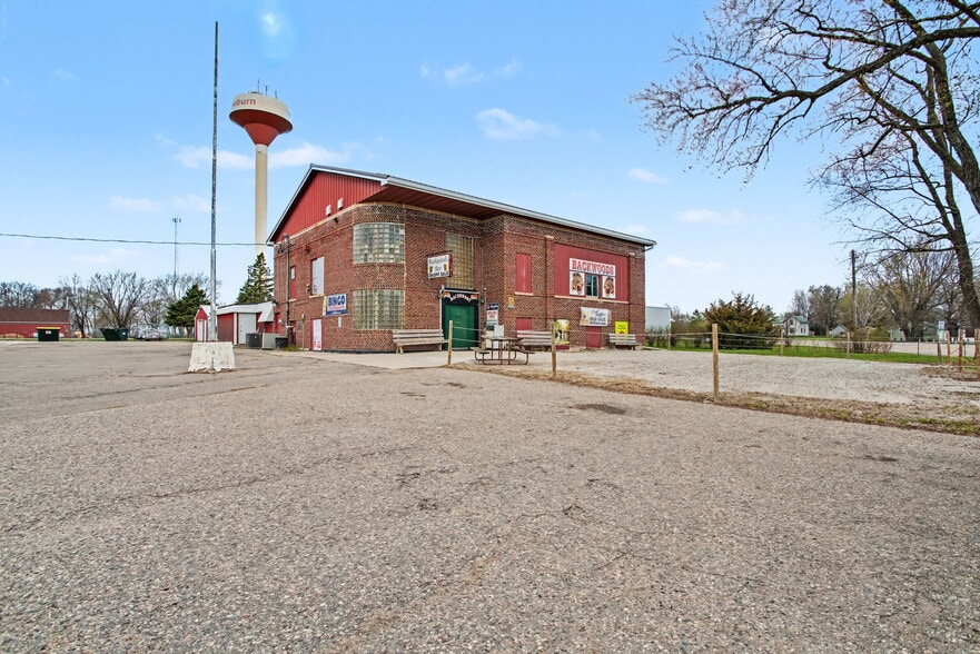 More Photos Of 7540 5th St, New Auburn Bar For Sale