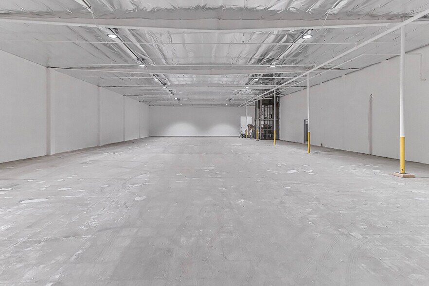 More Photos Of 7414 Bellaire Ave, North Hollywood Warehouse For Lease