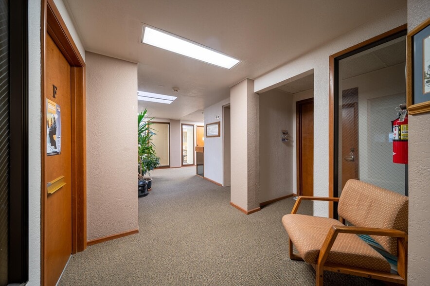 More Photos Of 1111 W Holly St, Bellingham Office For Lease