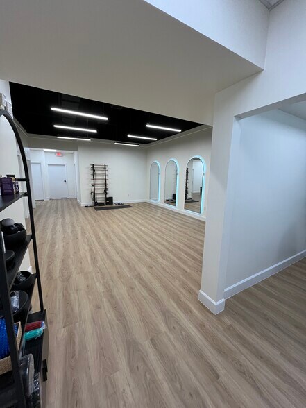More Photos Of 10220 W State Road 84, Davie Flex For Lease