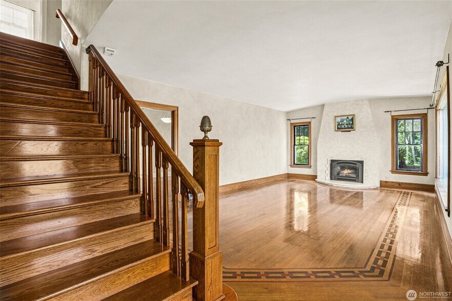 More Photos Of 1026 Alder St, Centralia Office Residential For Sale