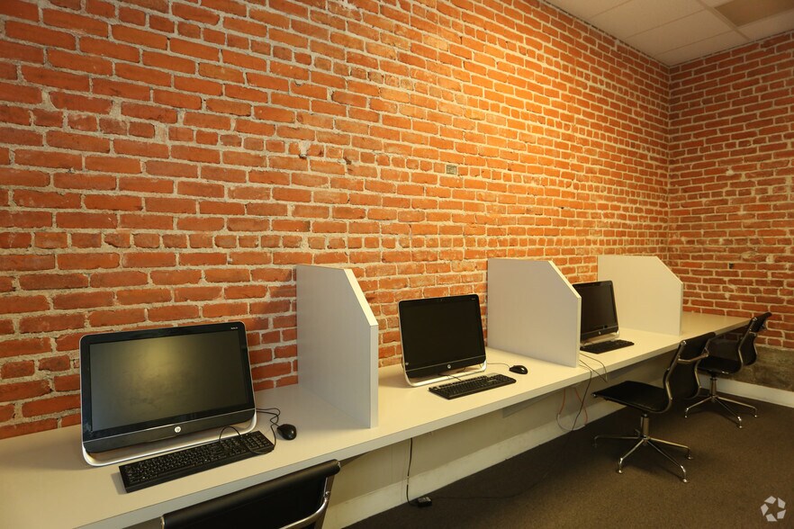 More Photos Of 5529-5533 Hollywood Blvd, Los Angeles Apartments For Lease