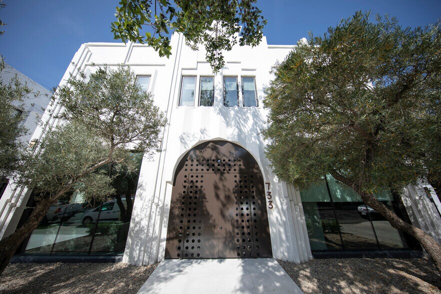 More Photos Of 729-733 Seward St, Los Angeles Loft Creative Space For Lease