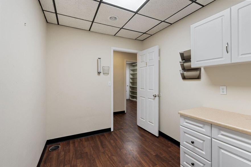 More Photos Of 2627 Hylan Blvd, Staten Island Medical For Lease