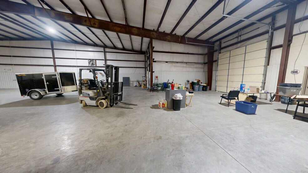 More Photos Of 413 Albano Dr, Springdale Warehouse For Lease