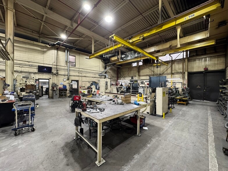 More Photos Of 524 Viking Dr, Virginia Beach Manufacturing For Lease