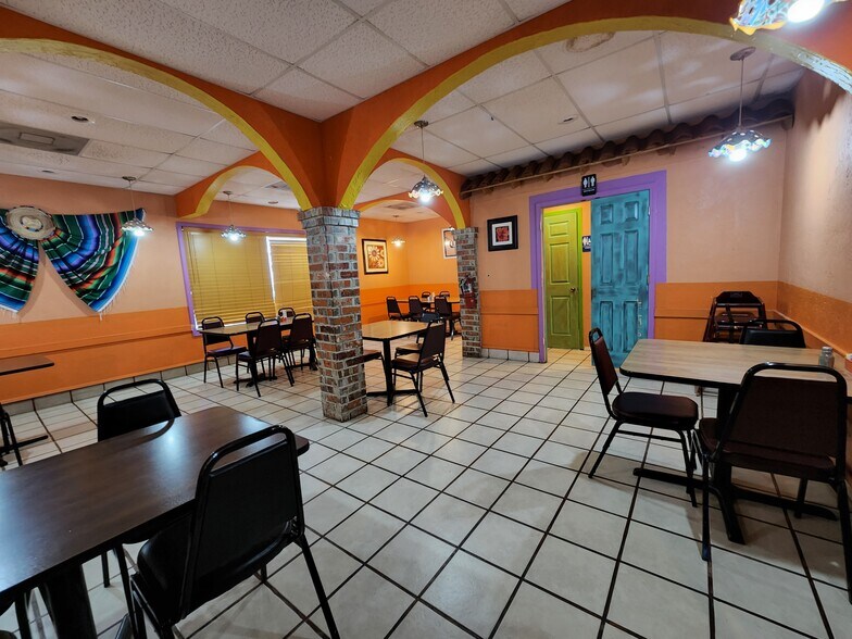More Photos Of 1221 N Grady St, Altus Restaurant For Sale