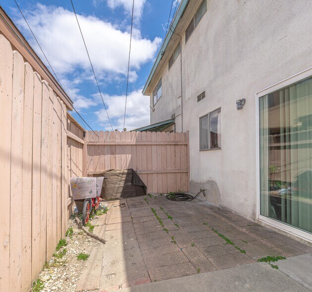 More Photos Of 10921 Walnut St, Los Alamitos Apartments For Sale