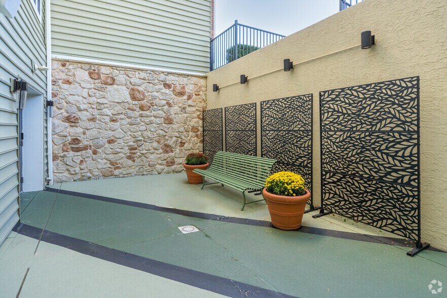 More Photos Of 555 Andorra Glen Ct, Lafayette Hill Apartments For Lease