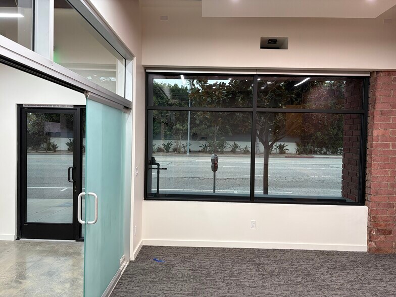 More Photos Of 2558 Overland Ave, Los Angeles Office For Lease