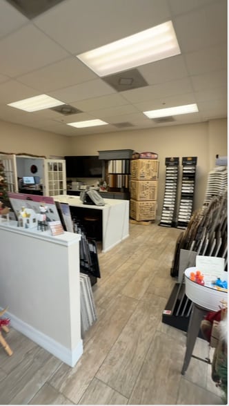 More Photos Of 17001 Alico Commerce Ct, Fort Myers Warehouse For Lease