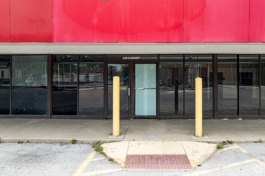 More Photos Of 529-531 S Grant Ave, Springfield Service Station For Sale