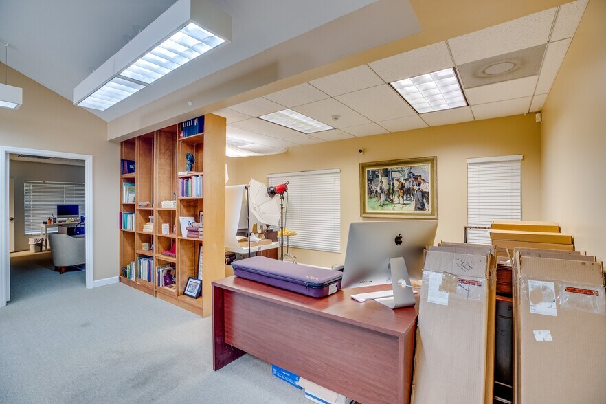 More Photos Of 1965 25th Ave, Vero Beach Office For Sale