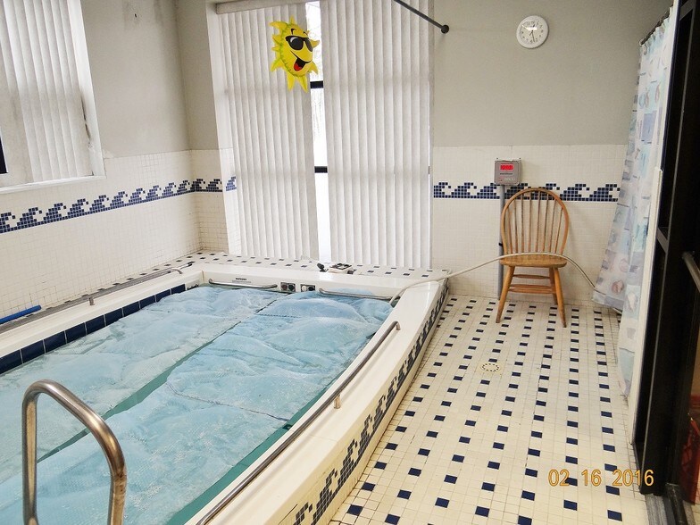 More Photos Of 1528 Cranston St, Cranston Medical For Lease