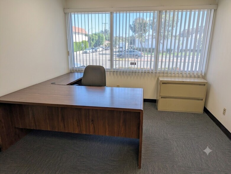 More Photos Of 17421 Irvine Blvd, Tustin Office For Lease