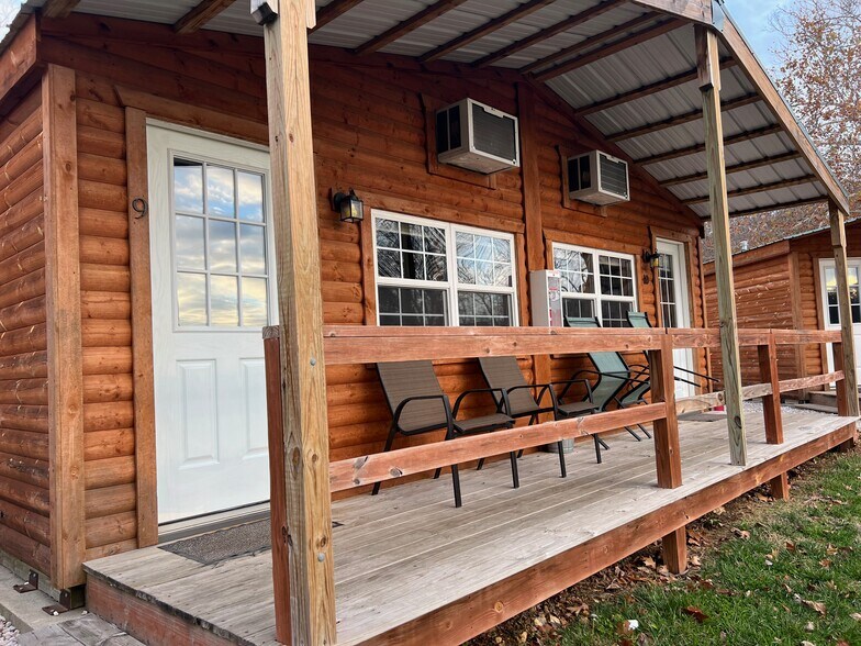 More Photos Of 1062 Susan Rd, Lake Ozark Hotel For Sale