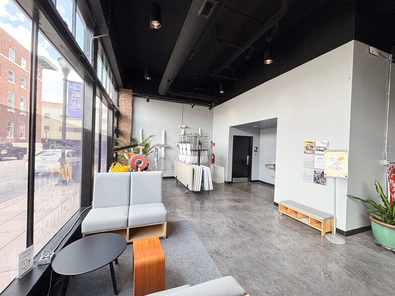 More Photos Of 431 S Jefferson Ave, Springfield Apartments For Lease