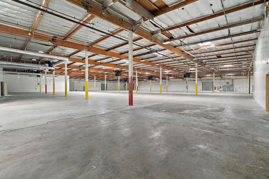 More Photos Of 1909 S Susan St, Santa Ana Distribution For Sale