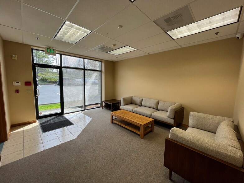 More Photos Of 9800 Harbour Pl, Mukilteo Light Manufacturing For Lease