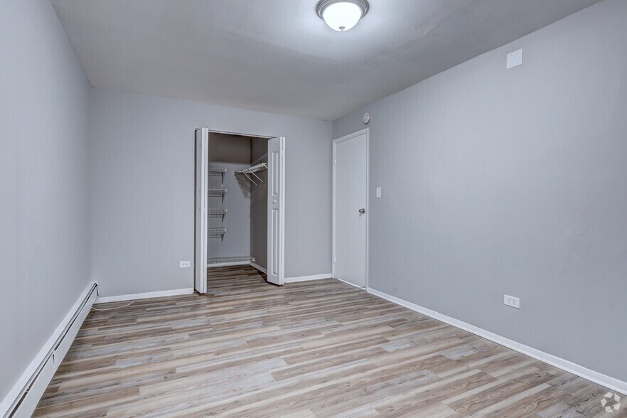 More Photos Of 2610 Marigold Dr, Sauk Village Apartments For Sale