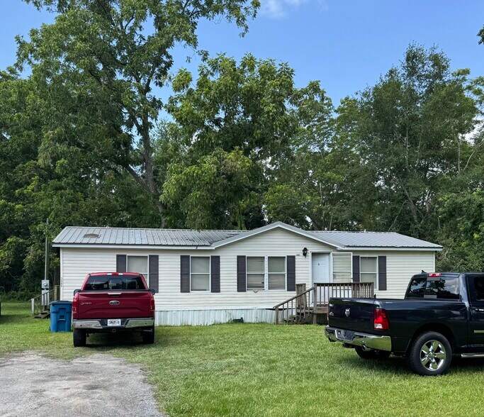 More Photos Of 1940 Danielle Dr, Waycross Apartments For Sale