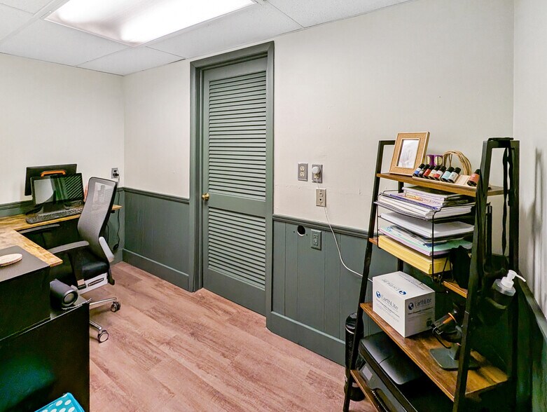 More Photos Of 57 N Plank St, Rossville Office For Sale