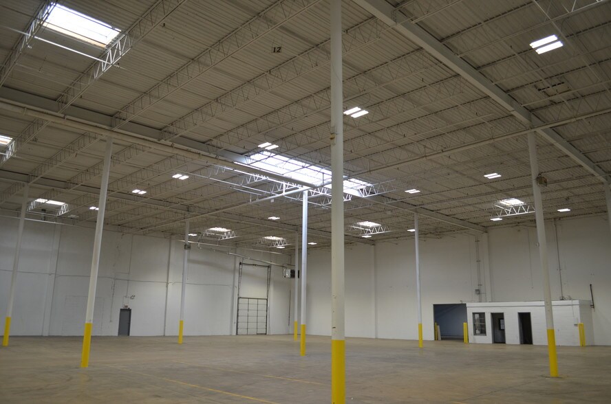 More Photos Of 6123-6227 Monroe Ct, Morton Grove Warehouse For Lease