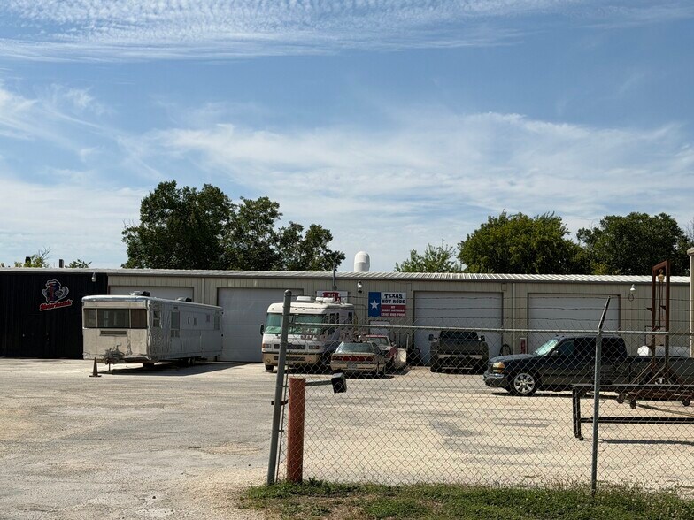 More Photos Of 5540 Dietrich Rd, San Antonio Service For Lease