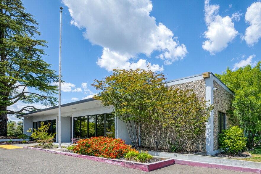 Primary Photo Of 5945 Palm Dr, Carmichael Light Distribution For Sale