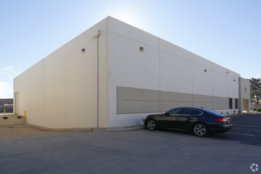 More Photos Of 3640 E Roeser Rd, Phoenix Warehouse For Lease