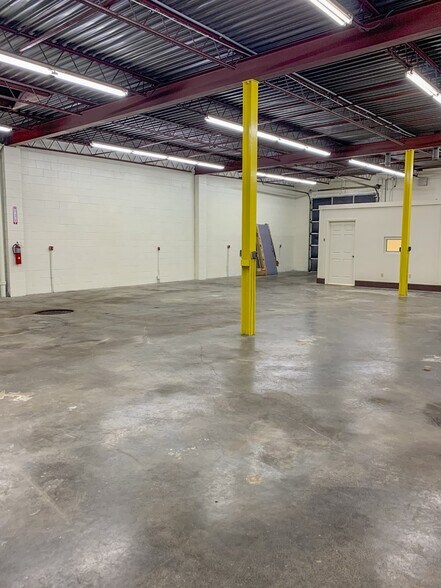 More Photos Of 5800-5814 N Hanley Rd, Saint Louis Industrial For Lease